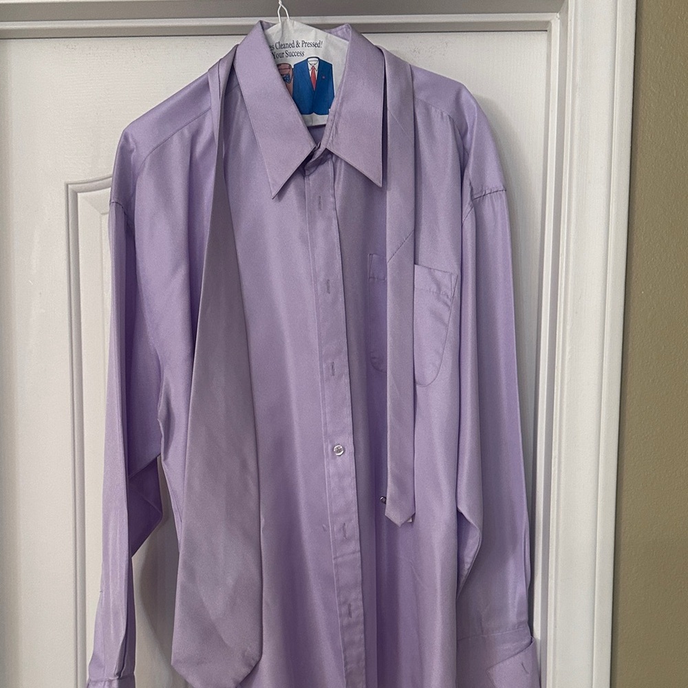 Shiny lavender Men Shirt with matching tie